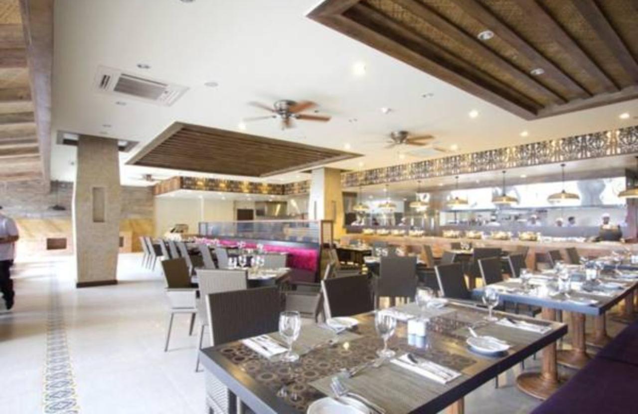 The Bellevue Resort Панглао Экстерьер фото The interior of the restaurant