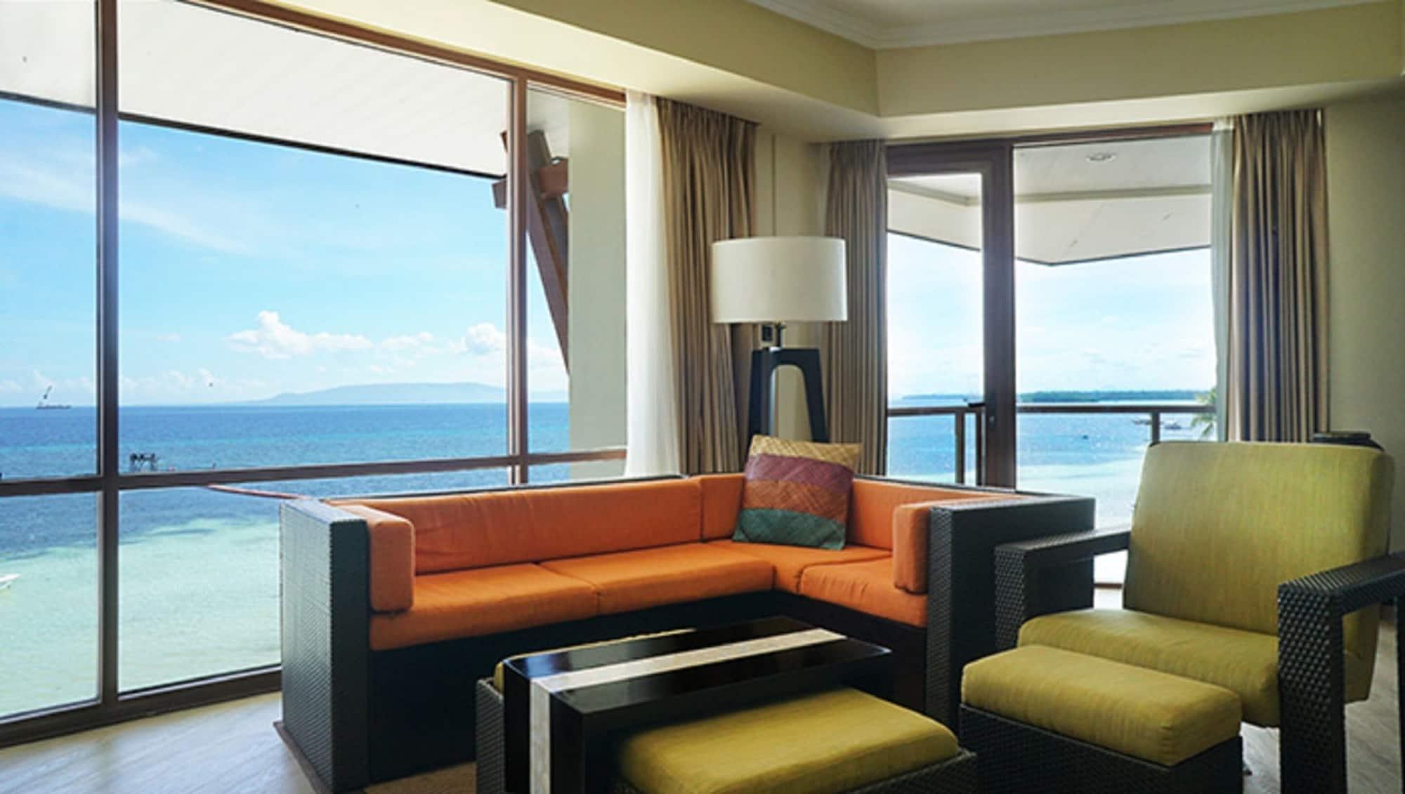 The Bellevue Resort Панглао Экстерьер фото A living room at the Shangri-La at the Fort