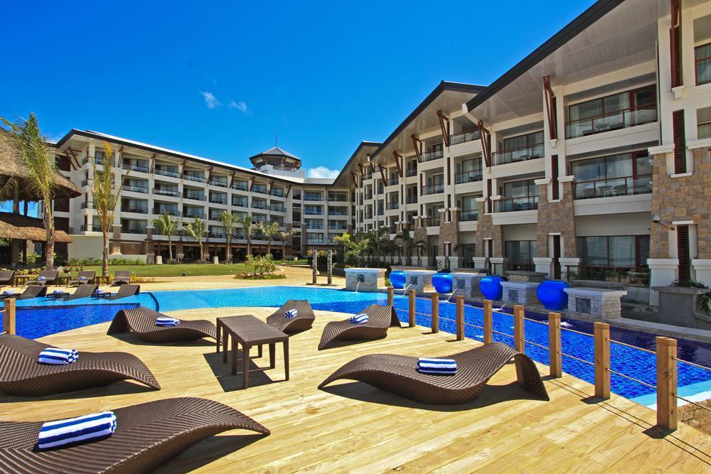 The Bellevue Resort Панглао Экстерьер фото The pool at the Radisson Blu Hotel Cebu