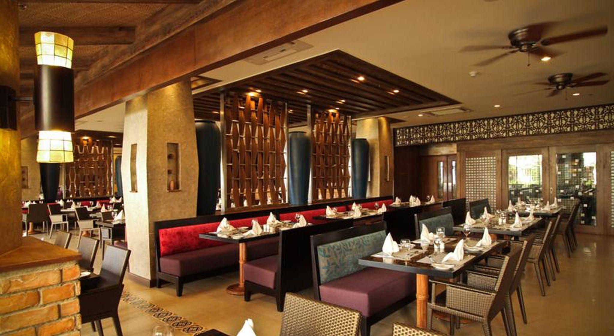 The Bellevue Resort Панглао Экстерьер фото The interior of a restaurant