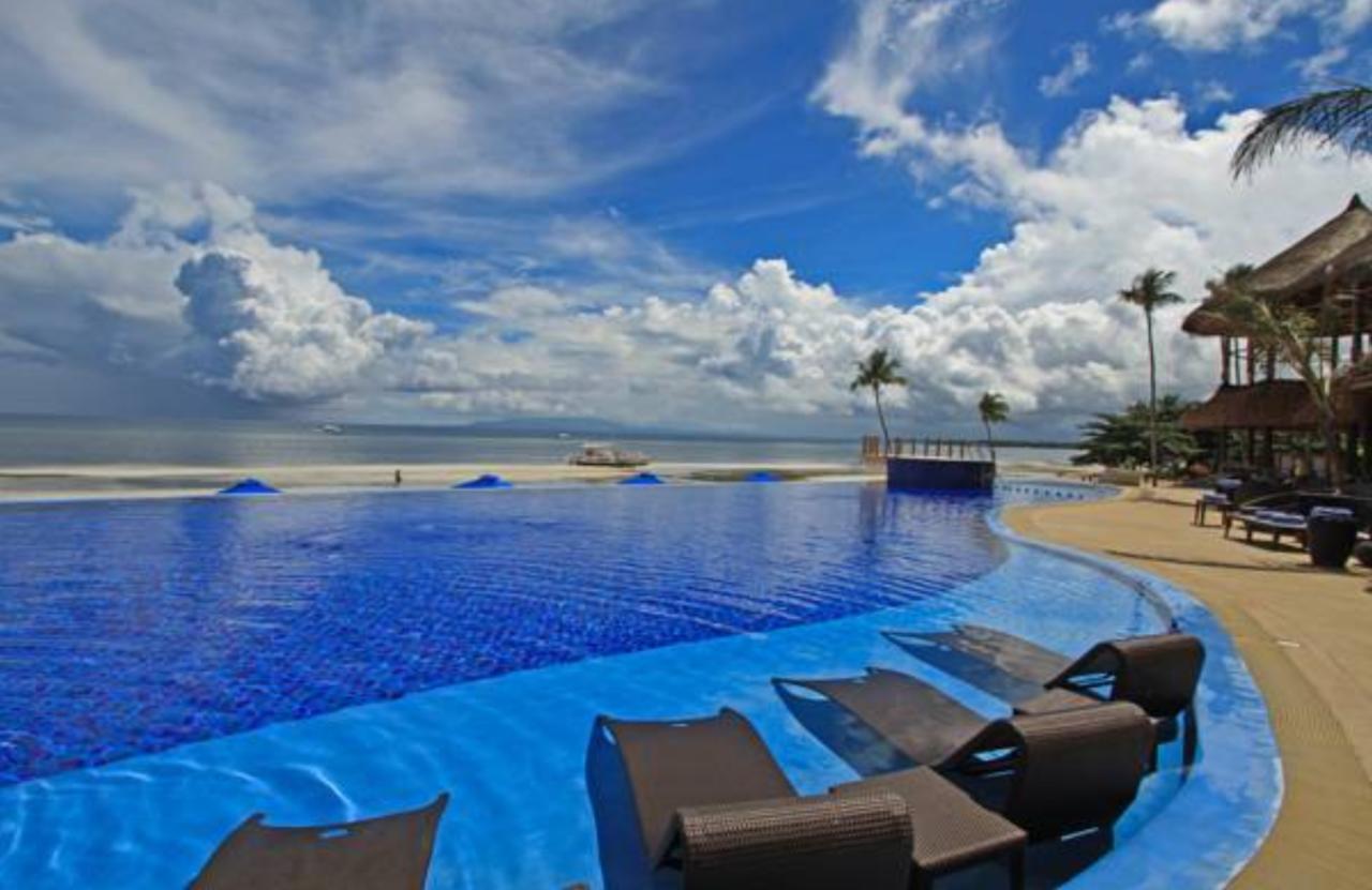 The Bellevue Resort Панглао Экстерьер фото Infinity pool at the Shangri-La's Tanjung Rhu Resort, Langkawi, Malaysia