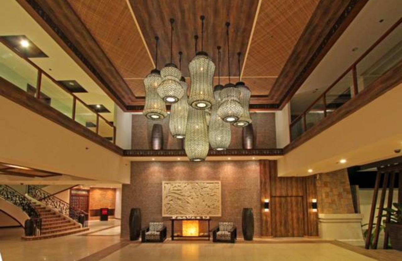 The Bellevue Resort Панглао Экстерьер фото The lobby of the hotel